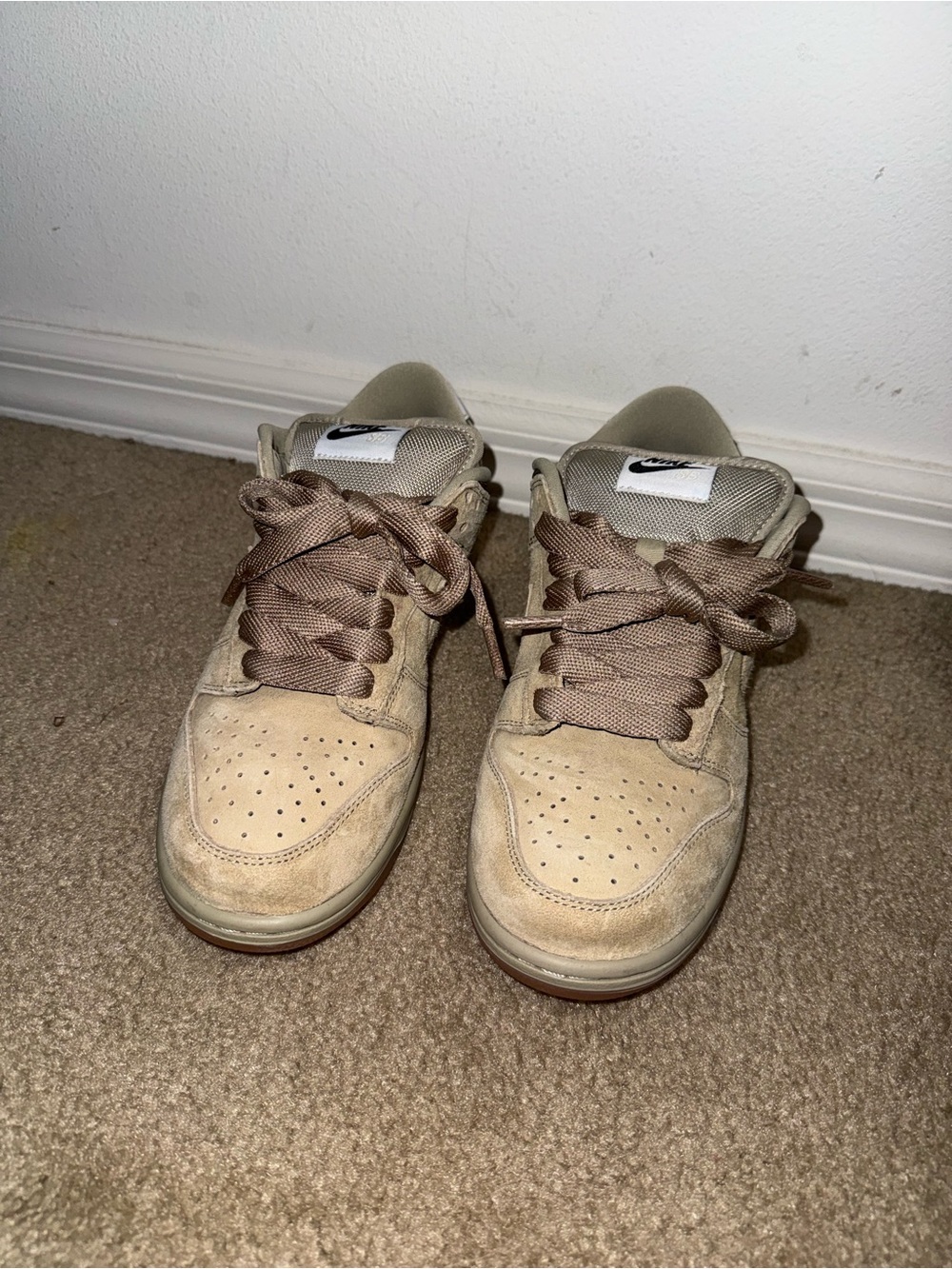 Nike Men's Low-Top Sneakers in Beige and Brown